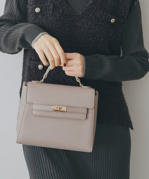 grove（グローブ）の「【雑誌掲載】カクシボフラップベルトショルダー【入卒対応可】（ショルダーバッグ・レディース・アイボリー/ブラック/サックスブルー/グレー・00）」の4枚目の写真