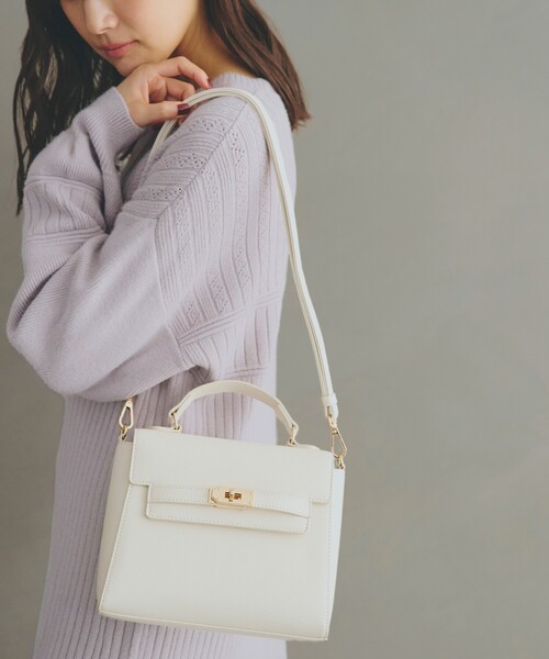 grove（グローブ）の「【雑誌掲載】カクシボフラップベルトショルダー【入卒対応可】（ショルダーバッグ・レディース・アイボリー/ブラック/サックスブルー/グレー・00）」の2枚目の写真