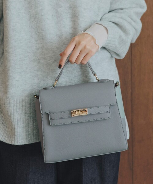 grove（グローブ）の「【雑誌掲載】カクシボフラップベルトショルダー【入卒対応可】（ショルダーバッグ・レディース・アイボリー/ブラック/サックスブルー/グレー・00）」の5枚目の写真