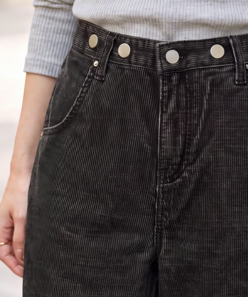 STYLE DELI(スタイルデリ)の「縞柄状ライトコーデュロイパンツ(その他パンツ・レディース・ブラック・LARGE/MEDIUM/SMALL)」の3枚目の写真