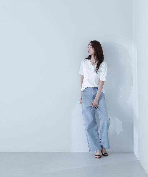 NATURAL BEAUTY BASIC（ナチュラルビューティーベーシック）の「◇ベーシックTシャツシリーズ Vネック（Tシャツ/カットソー・レディース・オフホワイト/グレー/ブラック・FREE）」の7枚目の写真