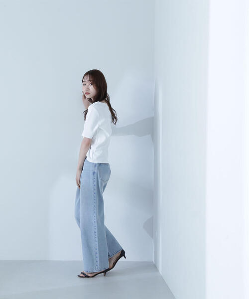 NATURAL BEAUTY BASIC（ナチュラルビューティーベーシック）の「◇ベーシックTシャツシリーズ Vネック（Tシャツ/カットソー・レディース・オフホワイト/グレー/ブラック・FREE）」の9枚目の写真