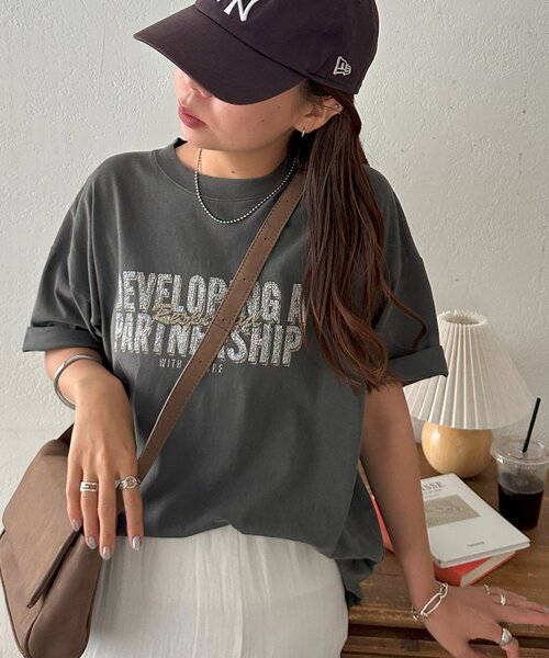 DISCOAT(ディスコート)の「【WEB限定】ピグメントアソートロゴTシャツ(Tシャツ/カットソー・レディース・チャコールグレー/グリーン/ベージュ・MEDIUM/SMALL)」の11枚目の写真