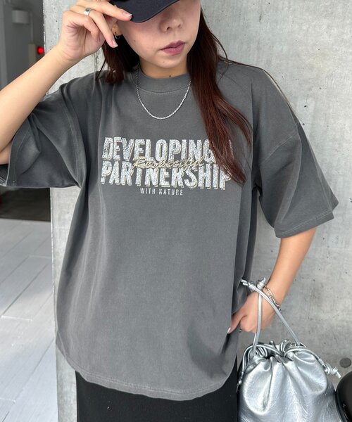 DISCOAT(ディスコート)の「【WEB限定】ピグメントアソートロゴTシャツ(Tシャツ/カットソー・レディース・チャコールグレー/グリーン/ベージュ・MEDIUM/SMALL)」の16枚目の写真