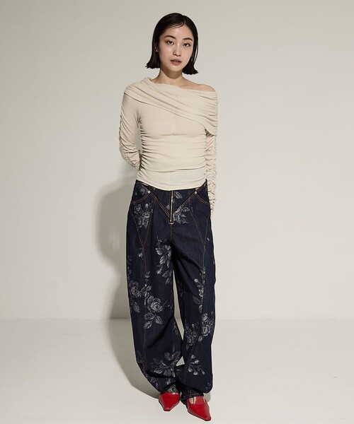 STUDIOUS（ステュディオス）の「【STUDIOUS/ステュディオス】Washable Silk Cotton Offshoulder/シルクコットンオフショルダー（Tシャツ/カットソー・レディース・ブラック/ベージュ・FREE）」の4枚目の写真