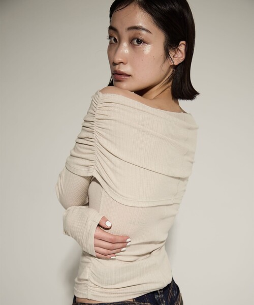 STUDIOUS（ステュディオス）の「【STUDIOUS/ステュディオス】Washable Silk Cotton Offshoulder/シルクコットンオフショルダー（Tシャツ/カットソー・レディース・ブラック/ベージュ・FREE）」の8枚目の写真