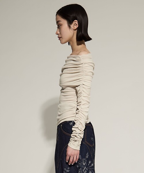 STUDIOUS（ステュディオス）の「【STUDIOUS/ステュディオス】Washable Silk Cotton Offshoulder/シルクコットンオフショルダー（Tシャツ/カットソー・レディース・ブラック/ベージュ・FREE）」の10枚目の写真