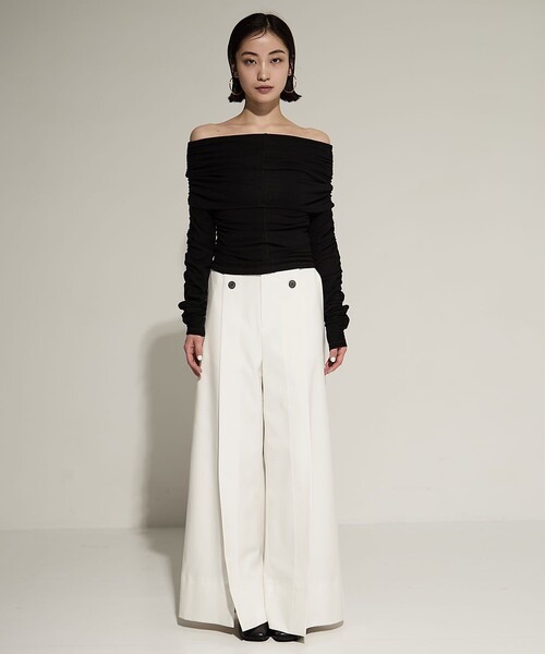 STUDIOUS（ステュディオス）の「【STUDIOUS/ステュディオス】Washable Silk Cotton Offshoulder/シルクコットンオフショルダー（Tシャツ/カットソー・レディース・ブラック/ベージュ・FREE）」の19枚目の写真