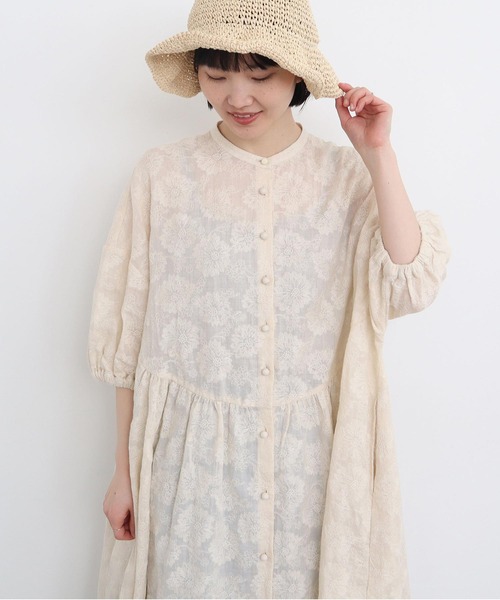 アトリエドゥサボン　お花の刺繍ホワイト半袖ワンピース l'atelier du savon（アトリエドサボン）の「お花のふっくら生地