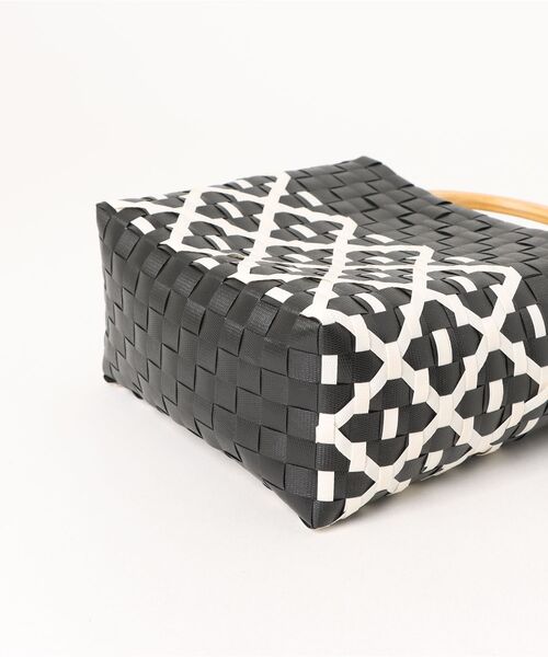 Ritzy（リッツィー）の「ウッド調ハンドル かごバッグ（かごバッグ・レディース・グリーン/ホワイト/レッド/ブラック・FREE）」の6枚目の写真