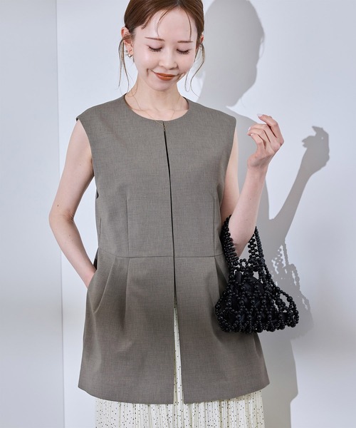 ROPE' PICNIC(ロペピクニック)の「【UV対応】【リネンライク・シリーズ】ペプラムジレベスト/通勤・セットアップ対応(ベスト・レディース・ダークブラウン/ネイビー/グレー/グレー系その他・38)」の22枚目の写真