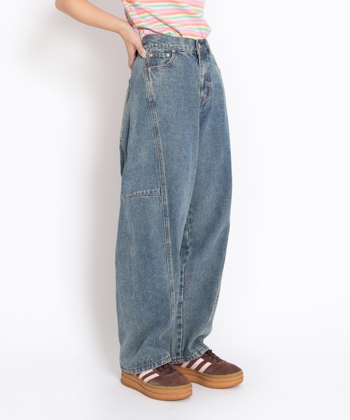 PUNYUS（プニュズ）の「バレルデニムパンツ（デニムパンツ・レディース・ライトブルー/ブラック・1/2/4/3）」の6枚目の写真