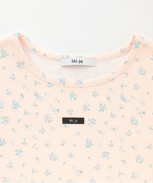 Mi-je(ミジェ)の「小花柄ワッフル半袖Tシャツ【韓国ファッション】(Tシャツ/カットソー・レディース・アイボリー/ピンク・F)」の11枚目の写真