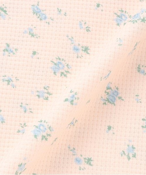 Mi-je(ミジェ)の「小花柄ワッフル半袖Tシャツ【韓国ファッション】(Tシャツ/カットソー・レディース・アイボリー/ピンク・F)」の6枚目の写真