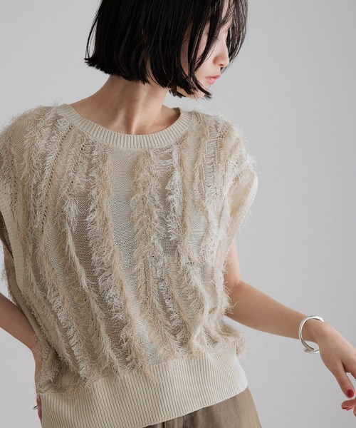 LOWRYS FARM（ローリーズファーム）の「フリンジニットノースリブ 450805（ニット/セーター・レディース・グレー/イエロー/ベージュ・FREE）」の3枚目の写真