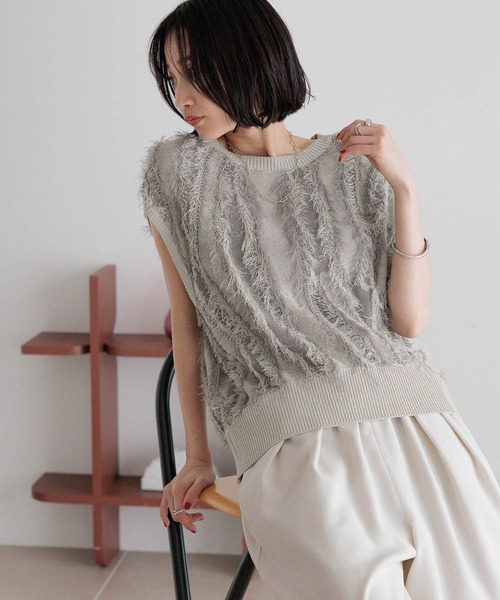 LOWRYS FARM（ローリーズファーム）の「フリンジニットノースリブ 450805（ニット/セーター・レディース・グレー/イエロー/ベージュ・FREE）」の8枚目の写真