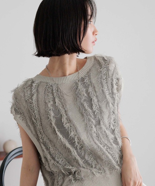 LOWRYS FARM（ローリーズファーム）の「フリンジニットノースリブ 450805（ニット/セーター・レディース・グレー/イエロー/ベージュ・FREE）」の9枚目の写真