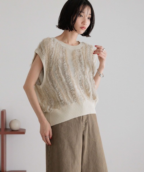 LOWRYS FARM（ローリーズファーム）の「フリンジニットノースリブ 450805（ニット/セーター・レディース・グレー/イエロー/ベージュ・FREE）」の13枚目の写真