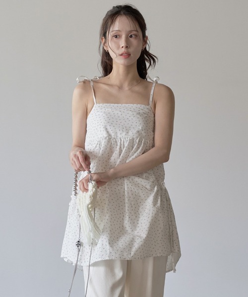 UNE MANSION(ユヌマンション)の「【ストリングで体系に合わせて長さ調節可能,リボン演出可能】ミューズフラワーポケットシャーリングバルーンビスチェレイヤードキャミソールワンピース(キャミソール・レディース・アイボリー/グレー/イエロー・FREE)」の4枚目の写真