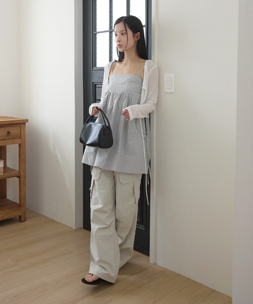 UNE MANSION(ユヌマンション)の「【ストリングで体系に合わせて長さ調節可能,リボン演出可能】ミューズフラワーポケットシャーリングバルーンビスチェレイヤードキャミソールワンピース(キャミソール・レディース・アイボリー/グレー/イエロー・FREE)」の10枚目の写真