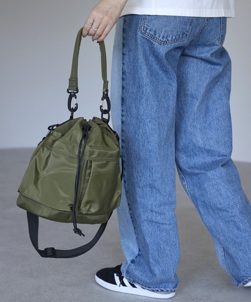 &MARKS(アンドマークス)の「N13【軽量・2WAY】ナイロンバケツバッグ(ショルダーバッグ・レディース・ブラック/ブラウン/グレー/オフホワイト/カーキ・FREE)」の9枚目の写真