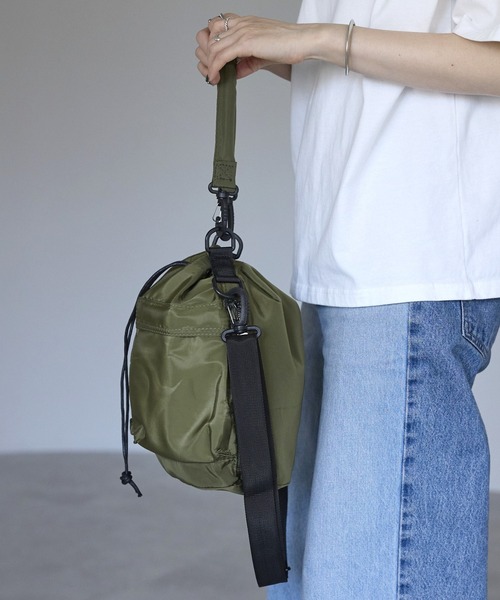 &MARKS(アンドマークス)の「N13【軽量・2WAY】ナイロンバケツバッグ(ショルダーバッグ・レディース・ブラック/ブラウン/グレー/オフホワイト/カーキ・FREE)」の10枚目の写真