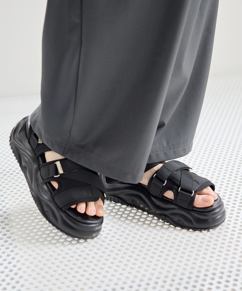 7cmクロスデザインバックル厚底サンダル（サンダル）｜ETELIO