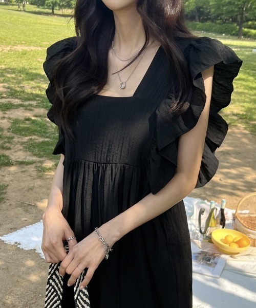 FREE STYLISTS(フリー スタイリスト)の「YUGA_YGMC Frill sleeve tiered dress(ワンピース・レディース・ブラック/グリーン・FREE)」の2枚目の写真