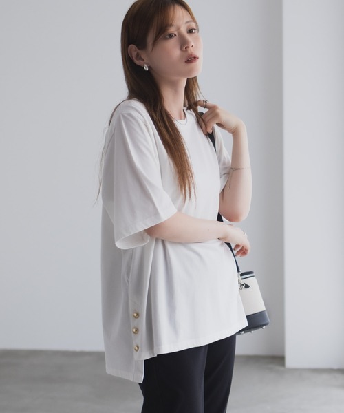 NAVY(ネイビー)の「nAvy 裾ボタンオーバーTシャツ(Tシャツ/カットソー・レディース・ベージュ/オフホワイト/ブラック・M/L)」の5枚目の写真