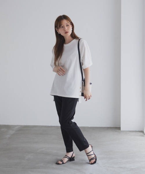 NAVY(ネイビー)の「nAvy 裾ボタンオーバーTシャツ(Tシャツ/カットソー・レディース・ベージュ/オフホワイト/ブラック・M/L)」の6枚目の写真