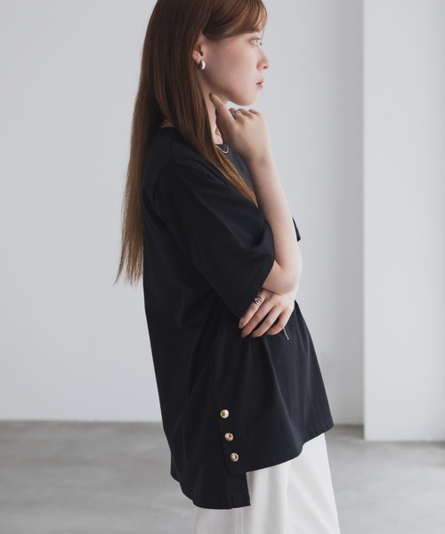 NAVY(ネイビー)の「nAvy 裾ボタンオーバーTシャツ(Tシャツ/カットソー・レディース・ベージュ/オフホワイト/ブラック・M/L)」の8枚目の写真
