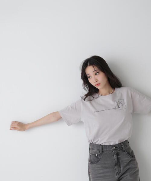 NATURAL BEAUTY BASIC（ナチュラルビューティーベーシック）の「＜保護猫プロジェクト＞レタリングロゴTシャツ（Tシャツ/カットソー・レディース・ベージュ/オフホワイト/ブルー・FREE）」の2枚目の写真