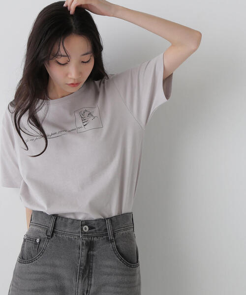 NATURAL BEAUTY BASIC（ナチュラルビューティーベーシック）の「＜保護猫プロジェクト＞レタリングロゴTシャツ（Tシャツ/カットソー・レディース・ベージュ/オフホワイト/ブルー・FREE）」の18枚目の写真