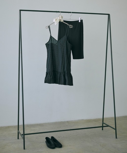 EN NEUME(エンノイム)の「Lace Gather Camisole Tunic(シャツ/ブラウス・レディース・ブラック/アイボリー・FREE)」の1枚目の写真