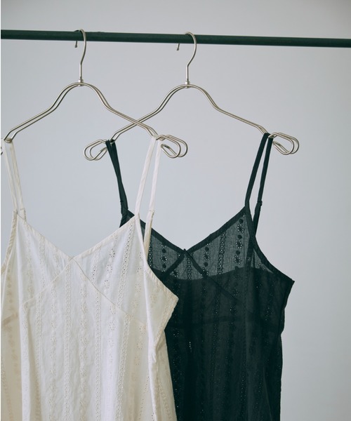 EN NEUME(エンノイム)の「Lace Gather Camisole Tunic(シャツ/ブラウス・レディース・ブラック/アイボリー・FREE)」の6枚目の写真