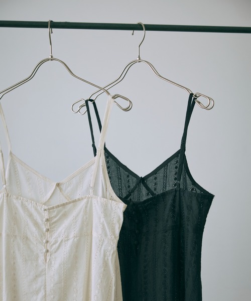 EN NEUME(エンノイム)の「Lace Gather Camisole Tunic(シャツ/ブラウス・レディース・ブラック/アイボリー・FREE)」の7枚目の写真