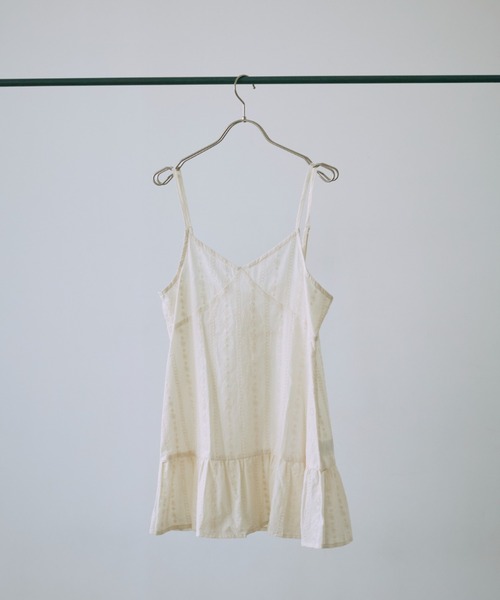 EN NEUME(エンノイム)の「Lace Gather Camisole Tunic(シャツ/ブラウス・レディース・ブラック/アイボリー・FREE)」の3枚目の写真