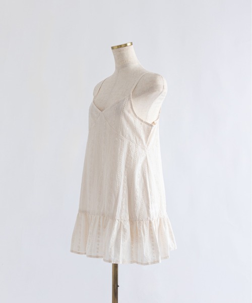EN NEUME(エンノイム)の「Lace Gather Camisole Tunic(シャツ/ブラウス・レディース・ブラック/アイボリー・FREE)」の9枚目の写真