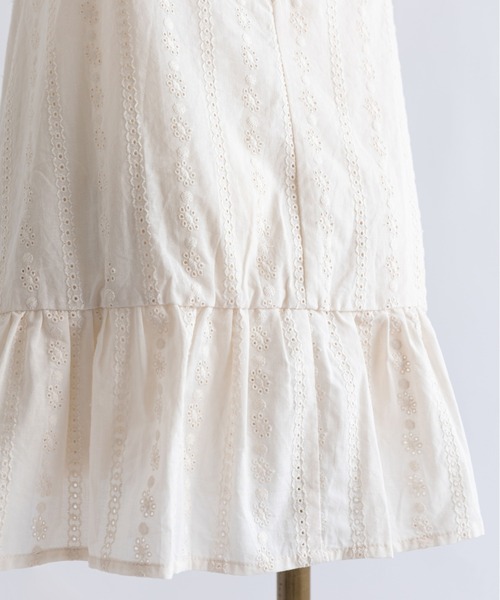 EN NEUME(エンノイム)の「Lace Gather Camisole Tunic(シャツ/ブラウス・レディース・ブラック/アイボリー・FREE)」の15枚目の写真