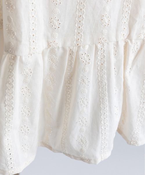 EN NEUME(エンノイム)の「Lace Gather Camisole Tunic(シャツ/ブラウス・レディース・ブラック/アイボリー・FREE)」の16枚目の写真