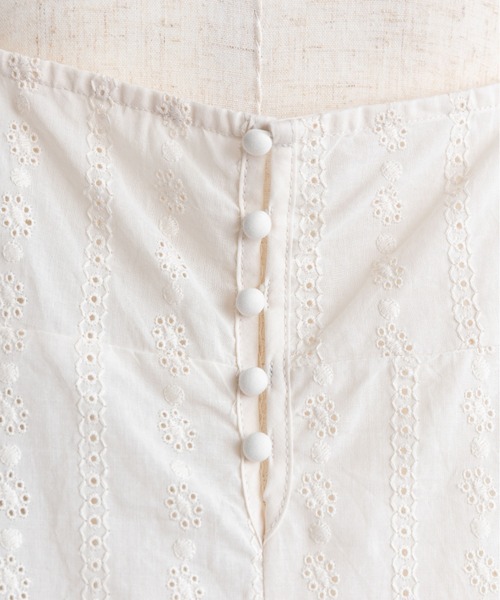 EN NEUME(エンノイム)の「Lace Gather Camisole Tunic(シャツ/ブラウス・レディース・ブラック/アイボリー・FREE)」の17枚目の写真