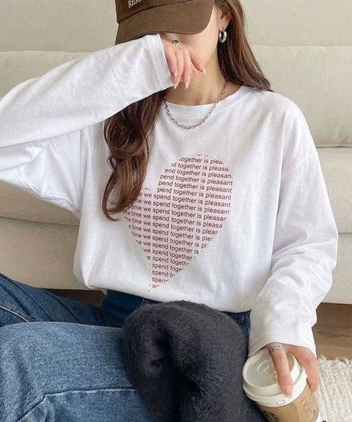 mily bilet(ミウィビレット)の「【mily bilet】 ハートが映える♪大人カジュアルMIX◎ハートグラフィック指穴ロングTシャツ(Tシャツ/カットソー・レディース・チャコールグレー/ブラウン/ホワイト/オートミール・LARGE/MEDIUM/SMALL/X-LARGE)」の1枚目の写真