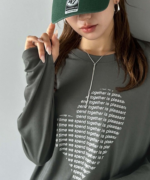 mily bilet(ミウィビレット)の「【mily bilet】 ハートが映える♪大人カジュアルMIX◎ハートグラフィック指穴ロングTシャツ(Tシャツ/カットソー・レディース・チャコールグレー/ブラウン/ホワイト/オートミール・LARGE/MEDIUM/SMALL/X-LARGE)」の16枚目の写真