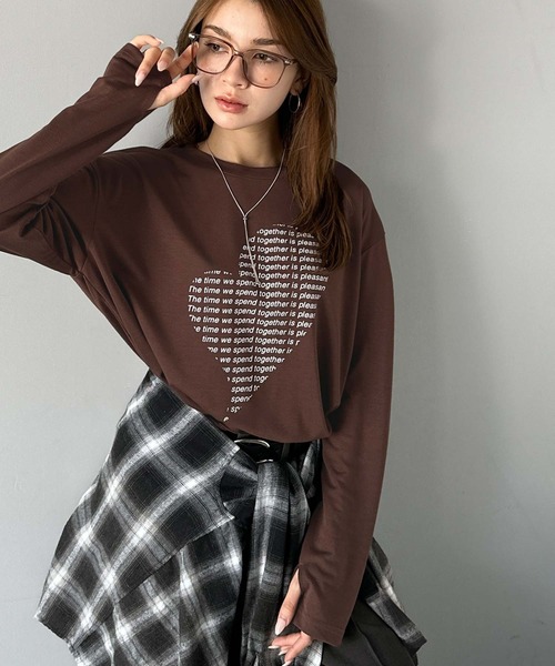 mily bilet(ミウィビレット)の「【mily bilet】 ハートが映える♪大人カジュアルMIX◎ハートグラフィック指穴ロングTシャツ(Tシャツ/カットソー・レディース・チャコールグレー/ブラウン/ホワイト/オートミール・LARGE/MEDIUM/SMALL/X-LARGE)」の21枚目の写真