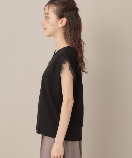 couture brooch（クチュールブローチ）の「【マシンウォッシャブル・UVケア・接触冷感】フレンチ肩レースカットソー（Tシャツ/カットソー・レディース・ライトグレー/ブラック/オフホワイト・38/42/36）」の9枚目の写真