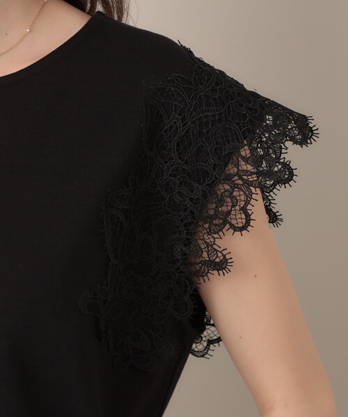 couture brooch（クチュールブローチ）の「【マシンウォッシャブル・UVケア・接触冷感】フレンチ肩レースカットソー（Tシャツ/カットソー・レディース・ライトグレー/ブラック/オフホワイト・38/42/36）」の12枚目の写真