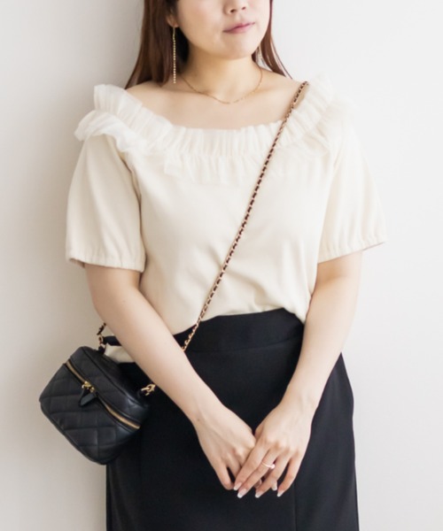 CLETTE(クレット)の「チュール使いオフショルプルオーバー(Tシャツ/カットソー・レディース・ブラック/アイボリー/ネイビー・4L/3L/LL)」の3枚目の写真