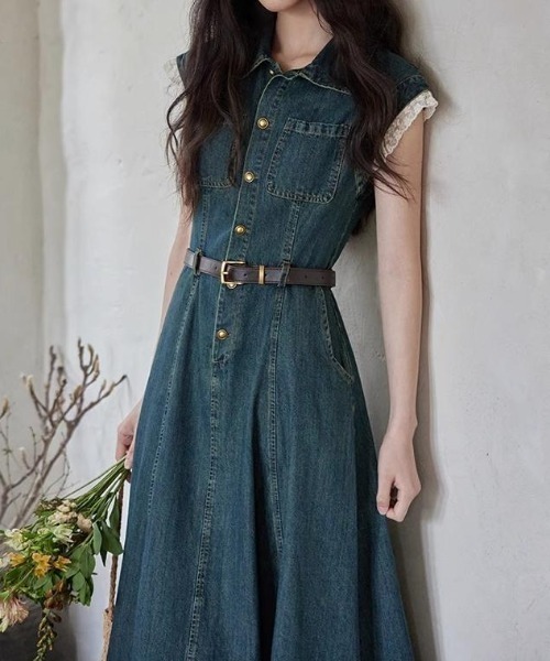 FAVORITO(ファヴォリート)の「ベルト付き袖レース付きデニムワンピース(ワンピース・レディース・ブルー・M/L/XL)」の1枚目の写真