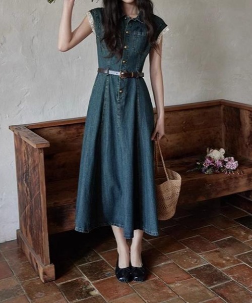 FAVORITO(ファヴォリート)の「ベルト付き袖レース付きデニムワンピース(ワンピース・レディース・ブルー・M/L/XL)」の3枚目の写真