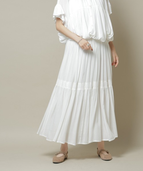 NANO universe(ナノユニバース)の「made in INDIA ギャザー切り替えフレアスカート(セットアップ可)(スカート・レディース・ホワイト/チャコール/ブルー・FREE)」の1枚目の写真
